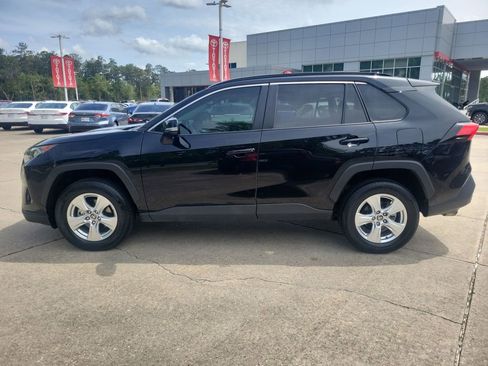 Used 2021 Toyota RAV4 XLE FWD image 2