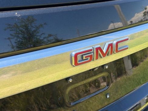 Used 2024 GMC Yukon XL Denali RWD image 15