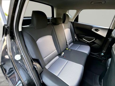 Used 2023 Kia Soul LX w/ LX Technology Package image 18