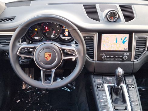 Used 2018 Porsche Macan AWD/4WD image 24