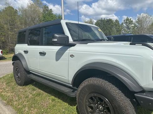 Used 2023 Ford Bronco Wildtrak image 15