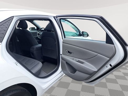 New 2025 Hyundai Elantra SEL image 15