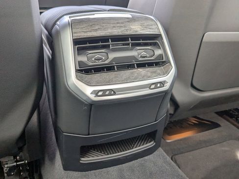 Used 2025 BMW 760i xDrive w/ Executive Package image 14