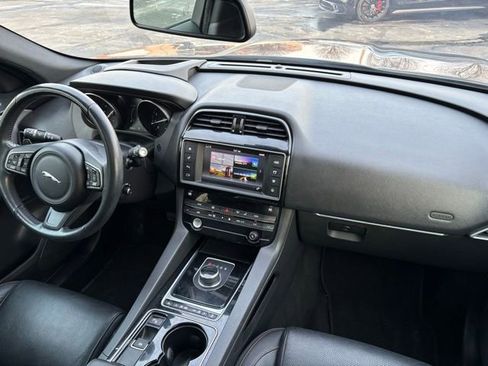 Used 2017 Jaguar F-PACE Prestige image 23