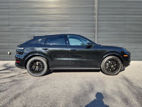 Certified 2024 Porsche Cayenne Coupe image 8