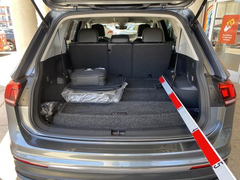 Certified 2023 Volkswagen Tiguan SE FWD image 16