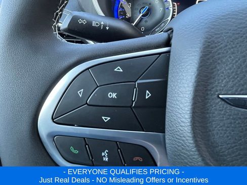 New 2026 Chrysler Pacifica Select image 13