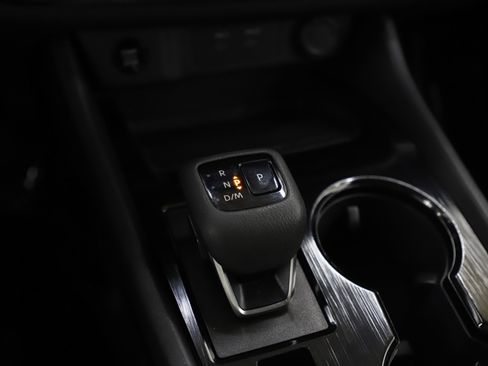 Used 2025 Nissan Rogue SV AWD/4WD image 24