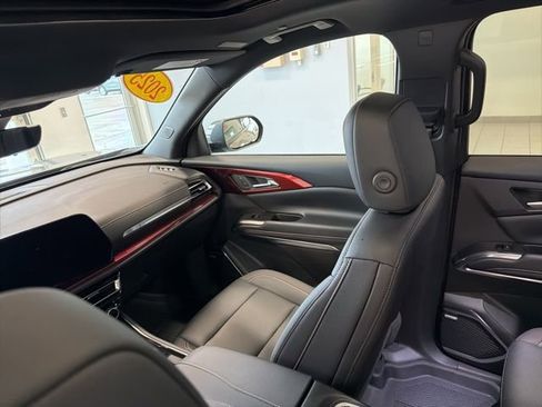 Used 2025 Chevrolet Traverse Z71 w/ Enhanced Driving Package AWD/4WD image 33
