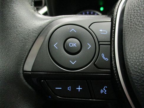 Used 2021 Toyota RAV4 XLE Premium image 29