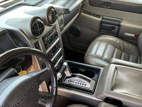 Used 2003 HUMMER H2 w/ Preferred Equipment Group AWD/4WD image 9