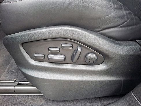 Used 2025 Porsche Cayenne w/ Premium Package Plus image 18