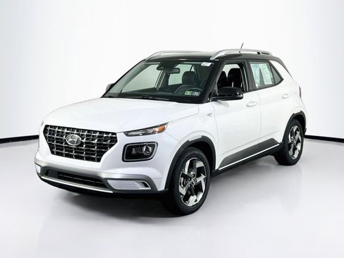 Used 2023 Hyundai Venue Limited image 1