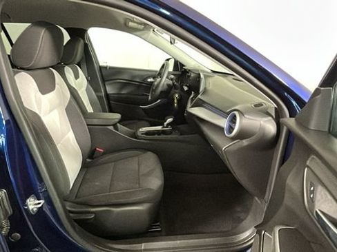 Used 2024 Chevrolet Trax LS w/ LS Convenience Package FWD image 30