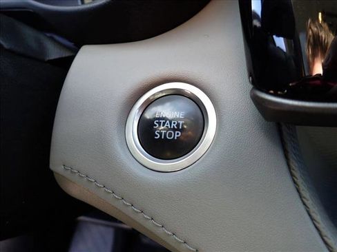 Used 2021 Toyota Highlander Limited image 23