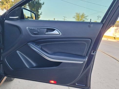 Used 2015 Mercedes-Benz GLA 250 4MATIC image 27