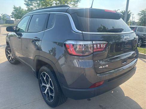 Used 2024 Jeep Compass Limited w/ Sun and Sound Group AWD/4WD image 5