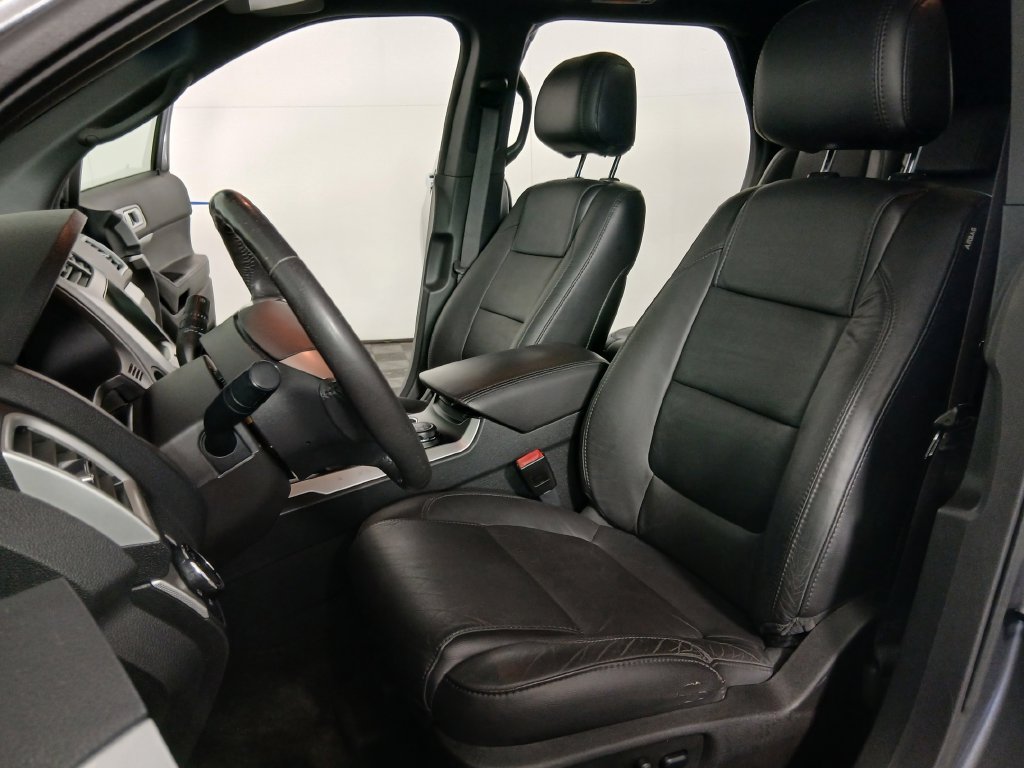 Used 2014 Ford Explorer XLT w/ Equipment Group 202A AWD/4WD image 22
