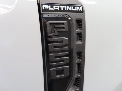 Used 2025 Ford F250 Platinum w/ FX4 Off-Road Package image 56
