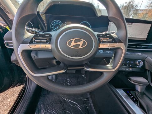 Used 2024 Hyundai Elantra SEL image 18