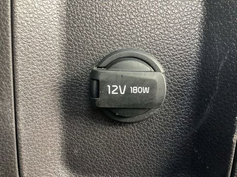 Used 2023 Kia Carnival LX image 12