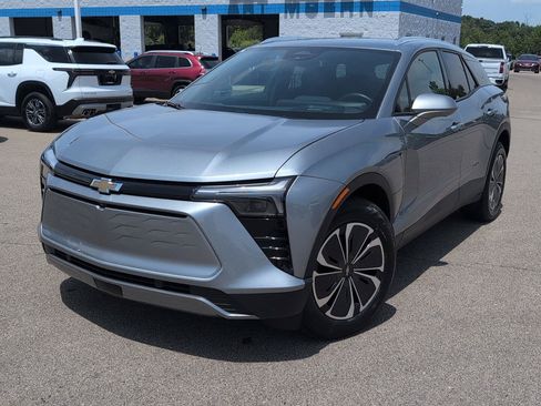 Used 2024 Chevrolet Blazer EV LT AWD/4WD image 11