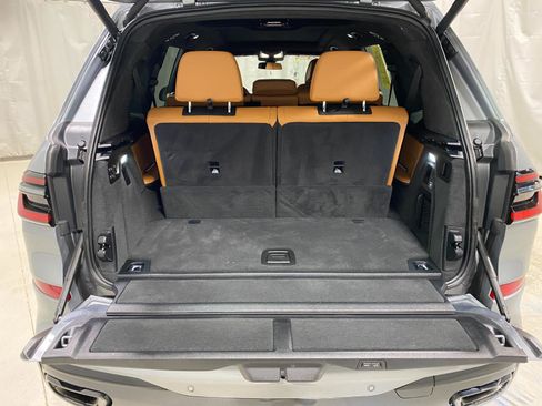 Used 2024 BMW X7 xDrive40i w/ Executive Package image 32