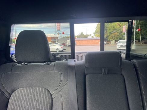 Used 2019 RAM 1500 Big Horn image 32