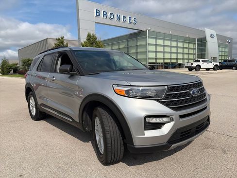Used 2024 Ford Explorer XLT w/ Equipment Group 202A AWD/4WD image 1