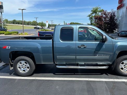 Used 2010 Chevrolet Silverado 1500 LT w/ Power Pack Plus AWD/4WD image 3