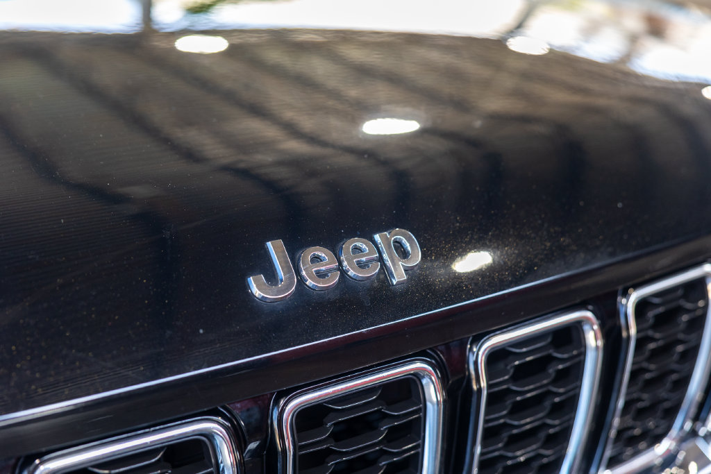 Used 2023 Jeep Grand Cherokee Limited w/ Trailer Tow Prep Group (B) AWD/4WD image 15