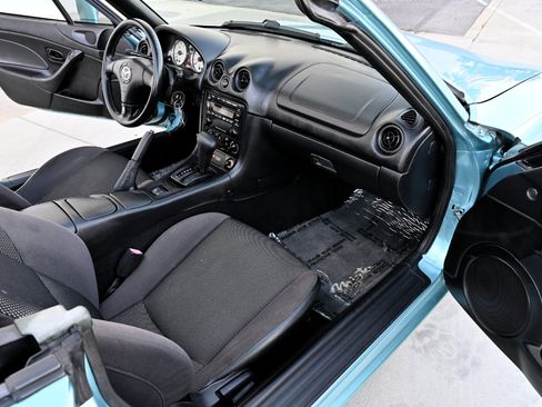 Used 2002 MAZDA MX-5 Miata image 19