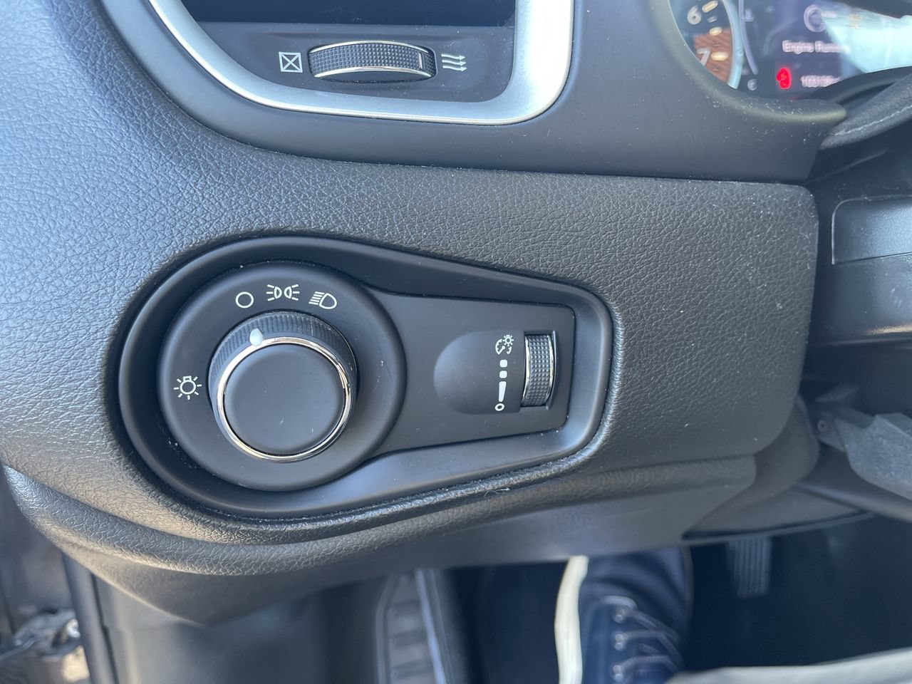 Used 2020 Jeep Renegade Sport FWD image 18