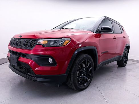 Used 2023 Jeep Compass Latitude AWD/4WD image 10