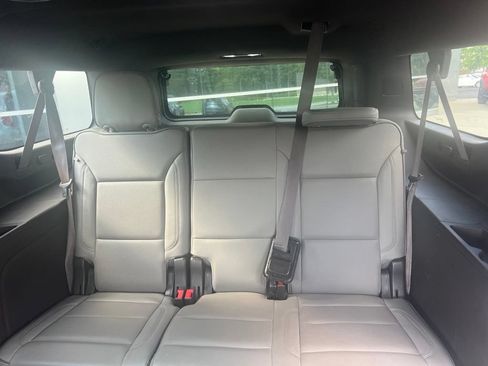 Used 2022 GMC Yukon XL SLT w/ SLT Luxury Package RWD image 11