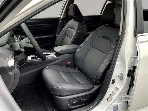 New 2026 Nissan Altima 2.5 SV FWD image 17