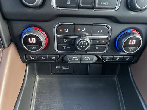 Used 2021 Chevrolet Tahoe High Country w/ Premium Package image 34