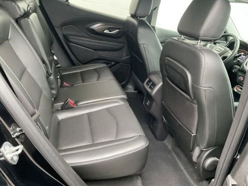 Used 2024 GMC Terrain SLT AWD/4WD image 13