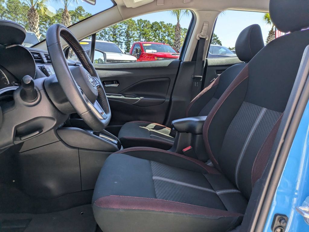 Used 2025 Nissan Versa SR FWD image 18