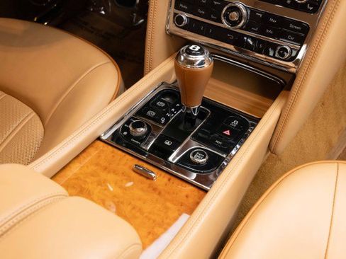 Used 2012 Bentley Mulsanne RWD image 20