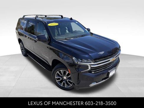 Used 2022 Chevrolet Suburban LT w/ LT Signature Package AWD/4WD image 3
