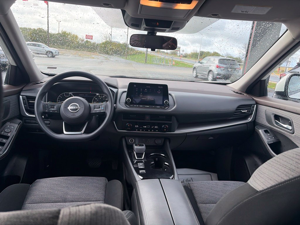 Used 2023 Nissan Rogue SV FWD image 21
