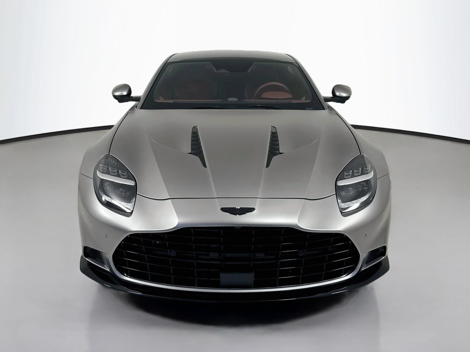 Used 2025 Aston Martin Vanquish RWD image 2