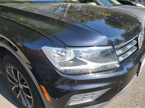 Used 2021 Volkswagen Tiguan SE w/ Panoramic Sunroof Package FWD image 2