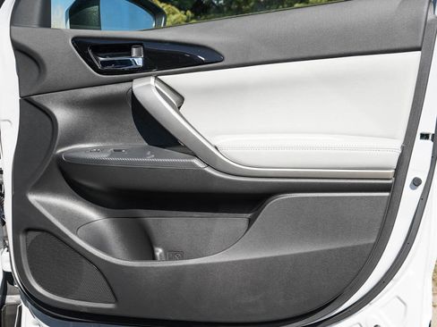 New 2025 Mitsubishi Eclipse Cross SE image 10