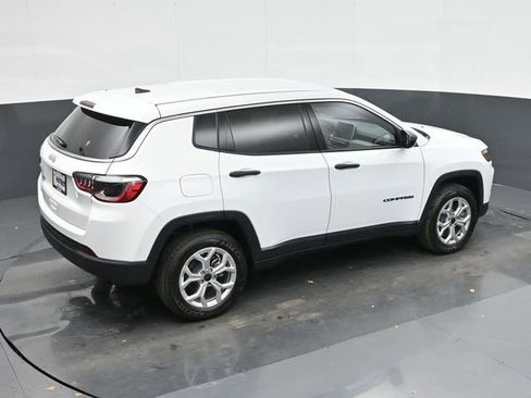 Used 2025 Jeep Compass Sport image 29