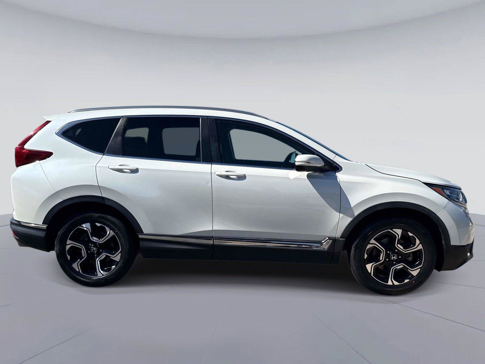 Used 2018 Honda CR-V Touring image 2