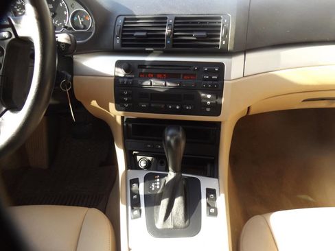 Used 2002 BMW 330xi Sedan image 16