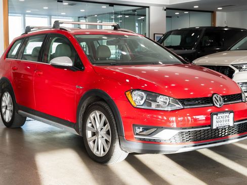 Used 2017 Volkswagen Golf Alltrack S AWD/4WD image 3