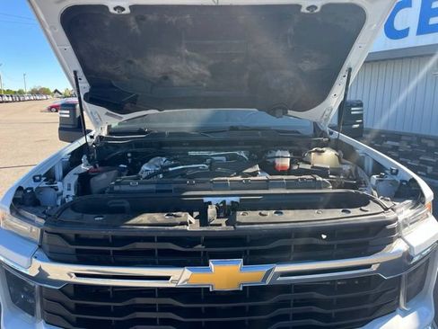 Used 2024 Chevrolet Silverado 2500 LT AWD/4WD image 26